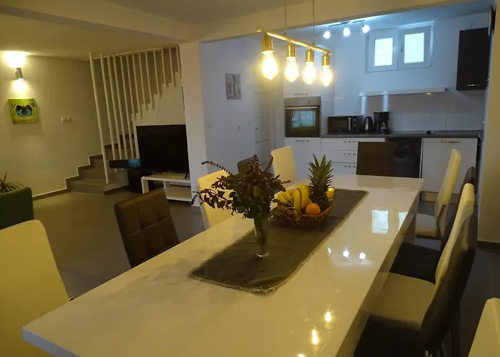 Nikola Holiday home
