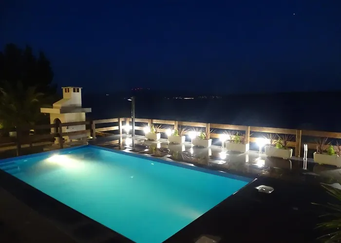 Nikola Holiday home Posedarje