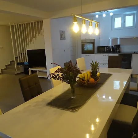 Nikola Holiday home
