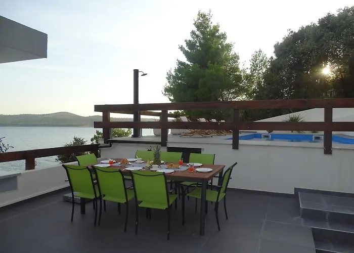 Nikola Hébergement de vacances Posedarje